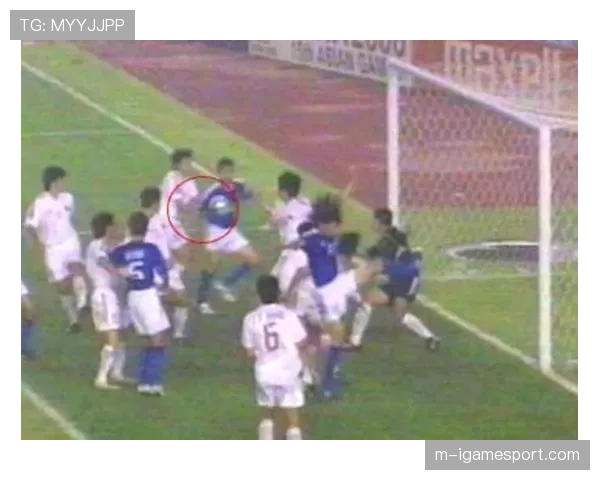 争议判罚：皇马球员禁区内疑似手球，VAR长时间复核后未判罚点球